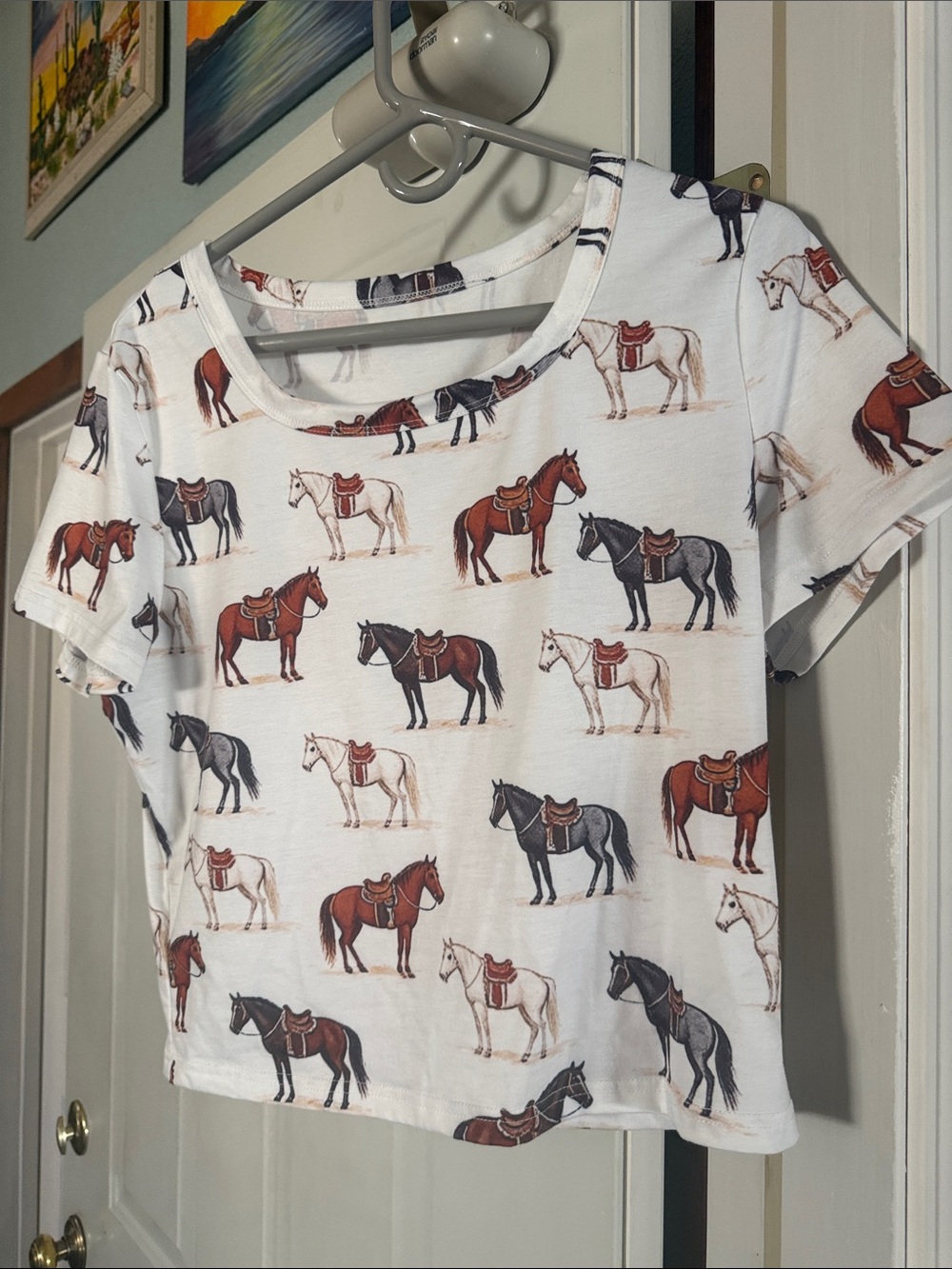 White Horse Print Short Sleeve cropped Top